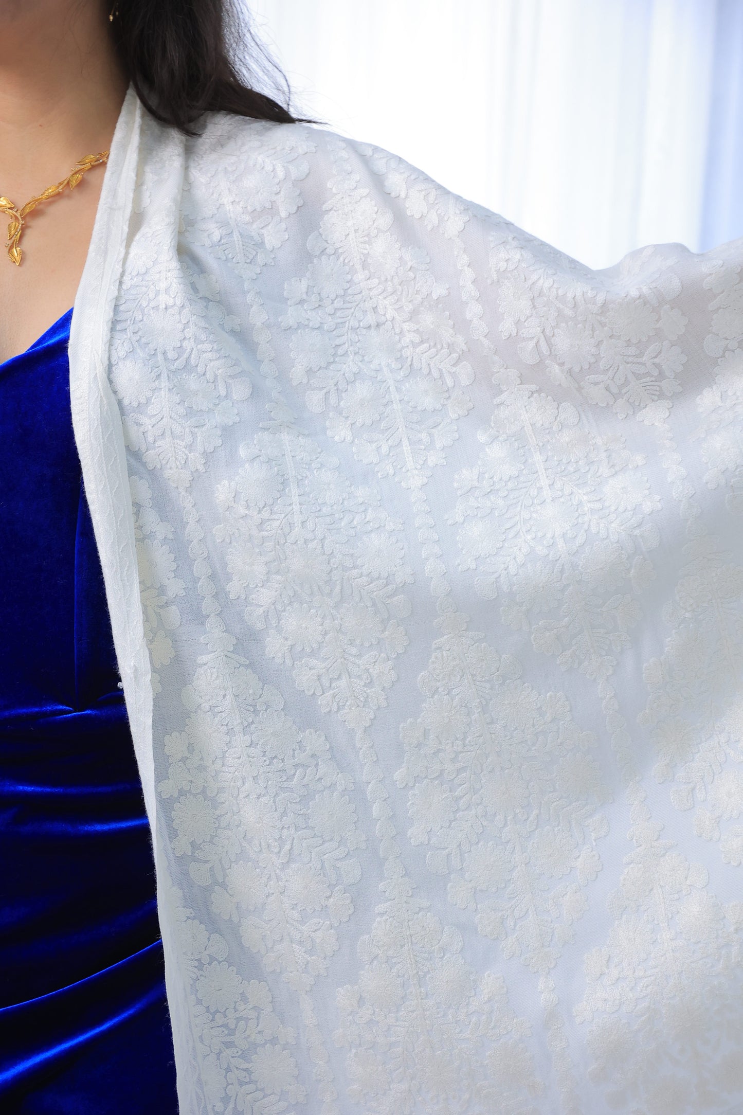 NEW Pure White Clean Elegant Luxury Beautiful Winter Shawl Shaal Classy Circle Prestigious Damask Patterns Accessories Floral Flower Bouquet Gift One of A  Kind Design Rare Unique