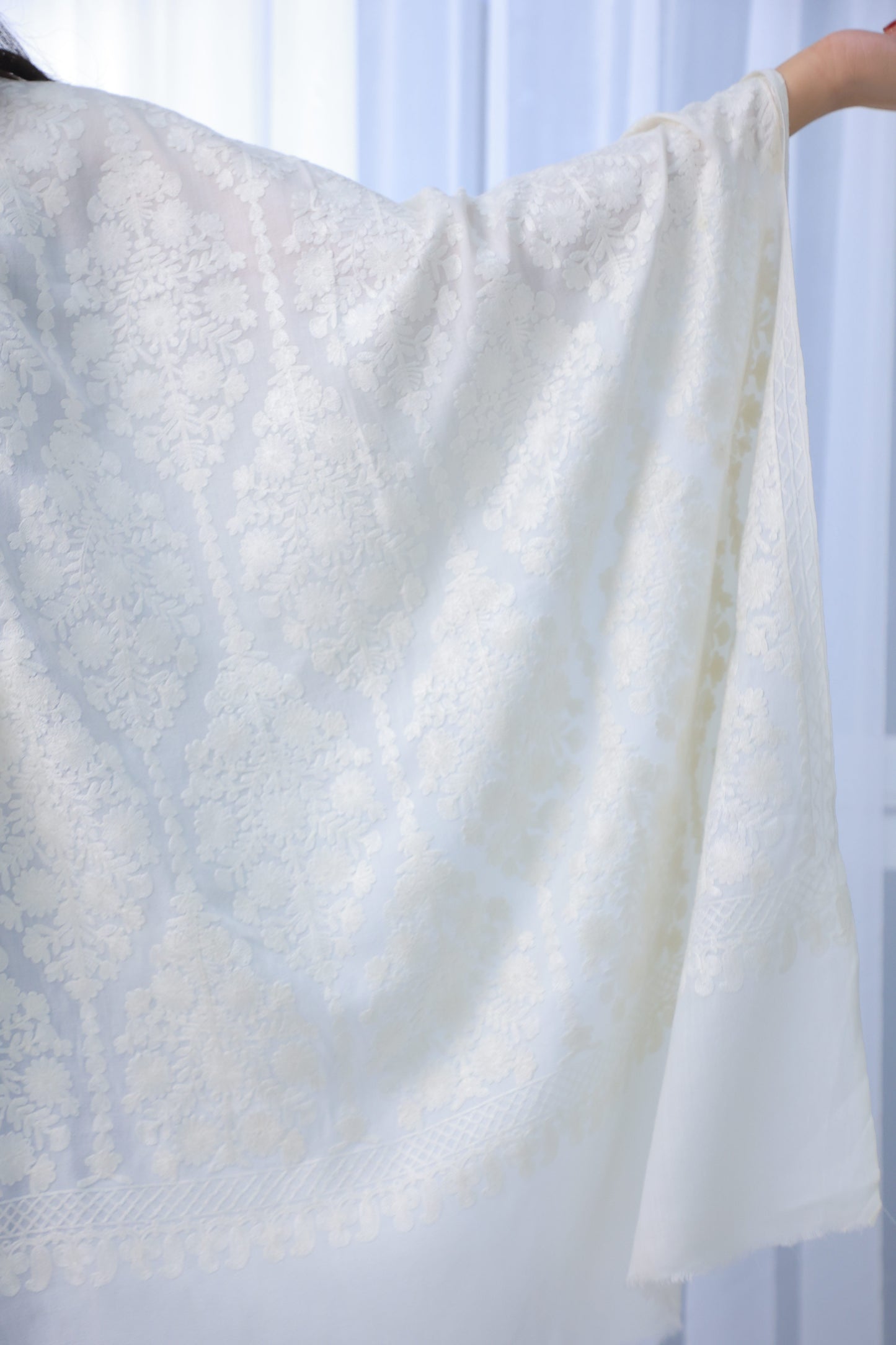 NEW Pure White Clean Elegant Luxury Beautiful Winter Shawl Shaal Classy Circle Prestigious Damask Patterns Accessories Floral Flower Bouquet Gift One of A  Kind Design Rare Unique