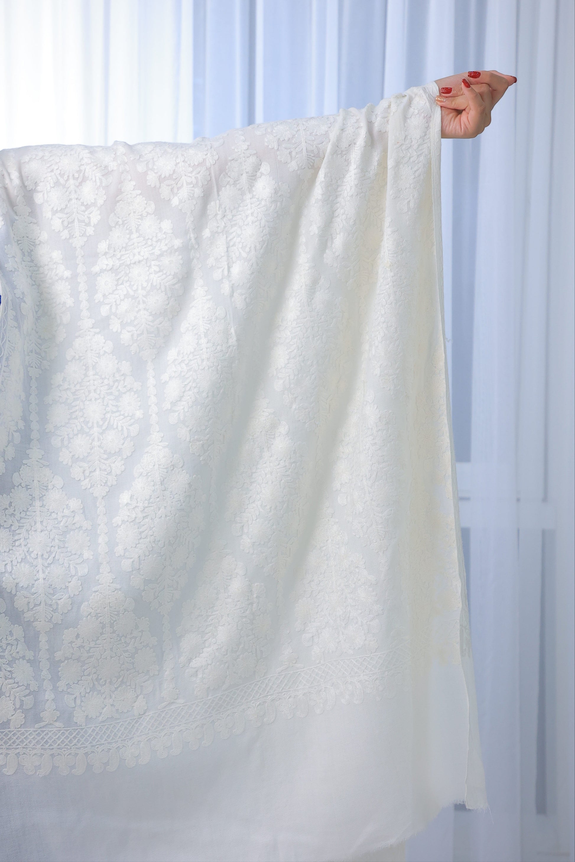 NEW Pure White Clean Elegant Luxury Beautiful Winter Shawl Shaal Classy Circle Prestigious Damask Patterns Accessories Floral Flower Bouquet Gift One of A  Kind Design Rare Unique