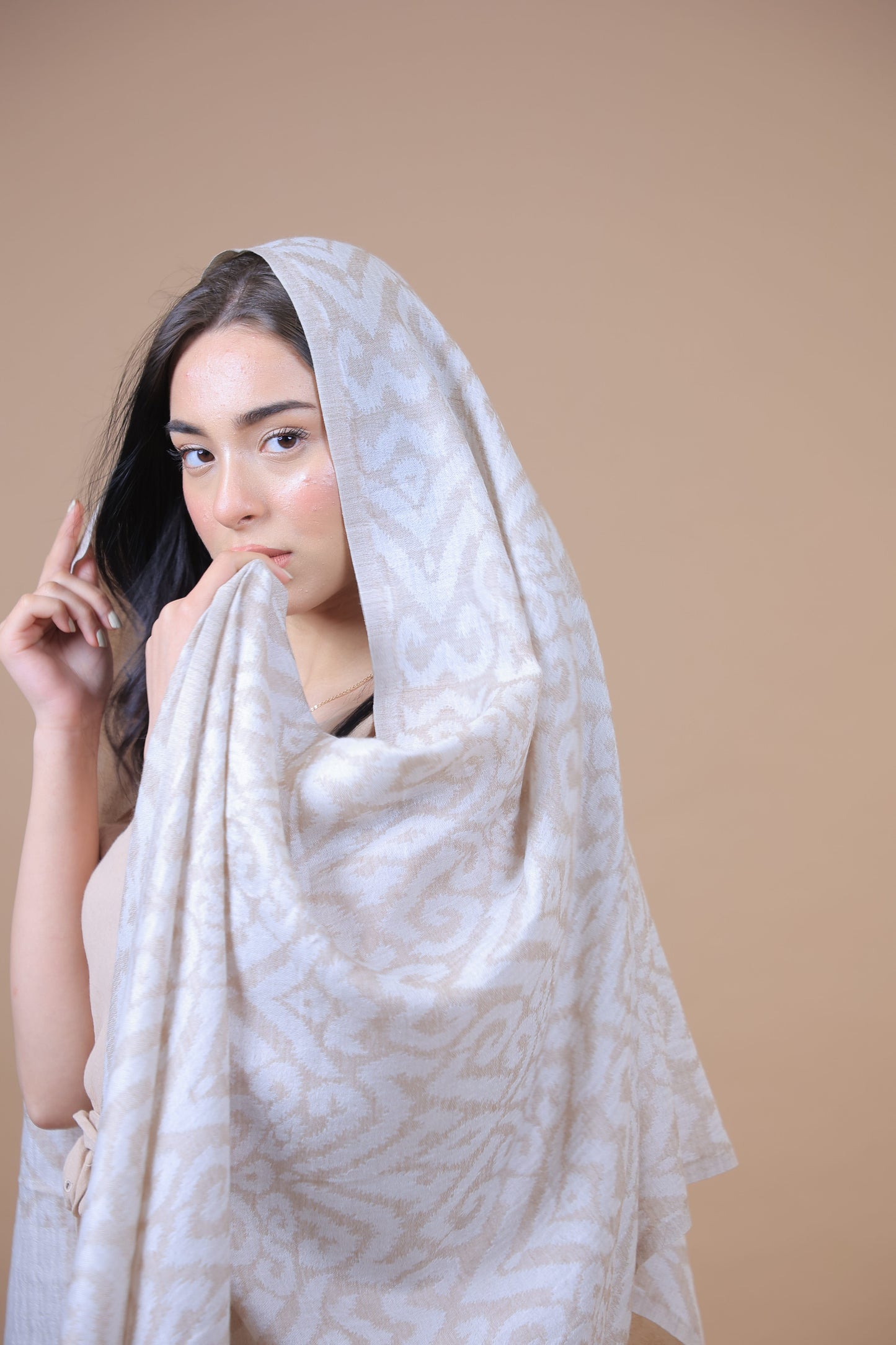 Pure Satoosh Elegant Shawl Kuwait Beautiful Timeless Accessories
NEW Pure Elegant Luxury Beautiful Winter Shawl Shaal Classy Floral flora leaves laurel Prestigious Desert waves dunes safari Patterns Accessories one of a kind brown white beige Pure Satoosh