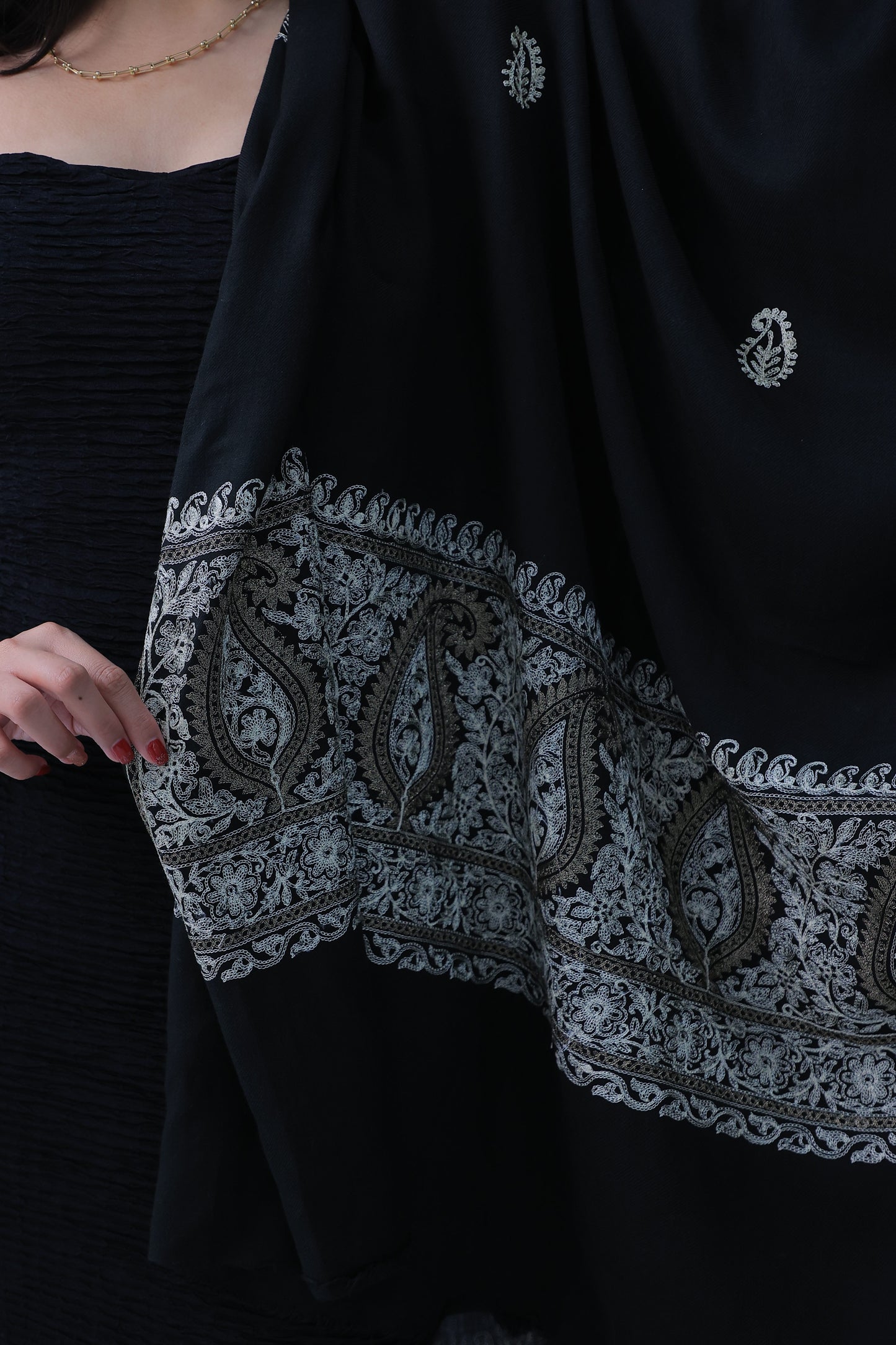 NEW Pure Elegant Luxury Beautiful Winter Shawl Shaal Classy Floral Prestigious Patterns Accessories Expensive Rare One of A Kind Black paisley golden gold embroidery