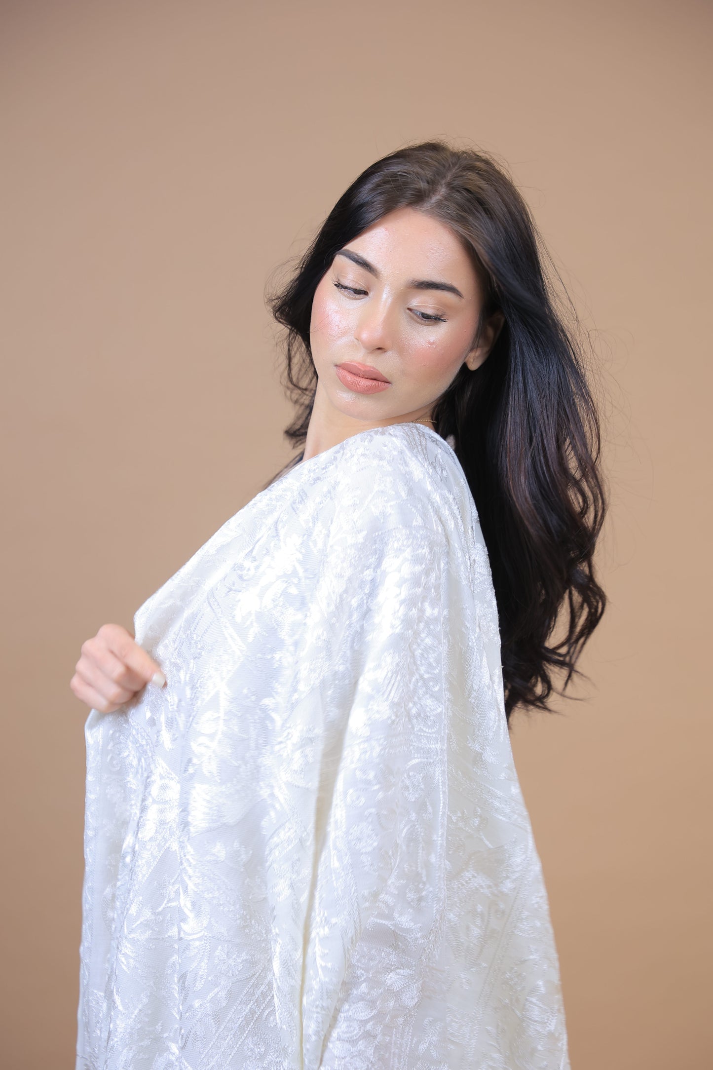 NEW Elegant Luxury Cashmere Beautiful White Pearl Shawl Shaal Kuwait