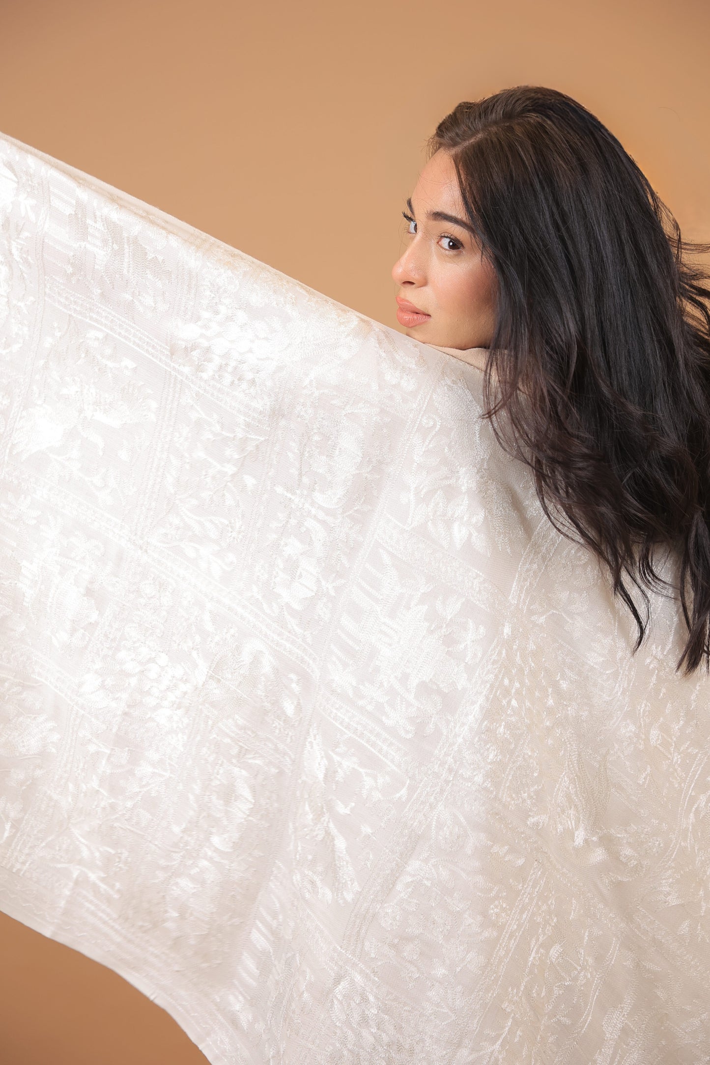 NEW Elegant Luxury Cashmere Beautiful White Pearl Shawl Shaal Kuwait