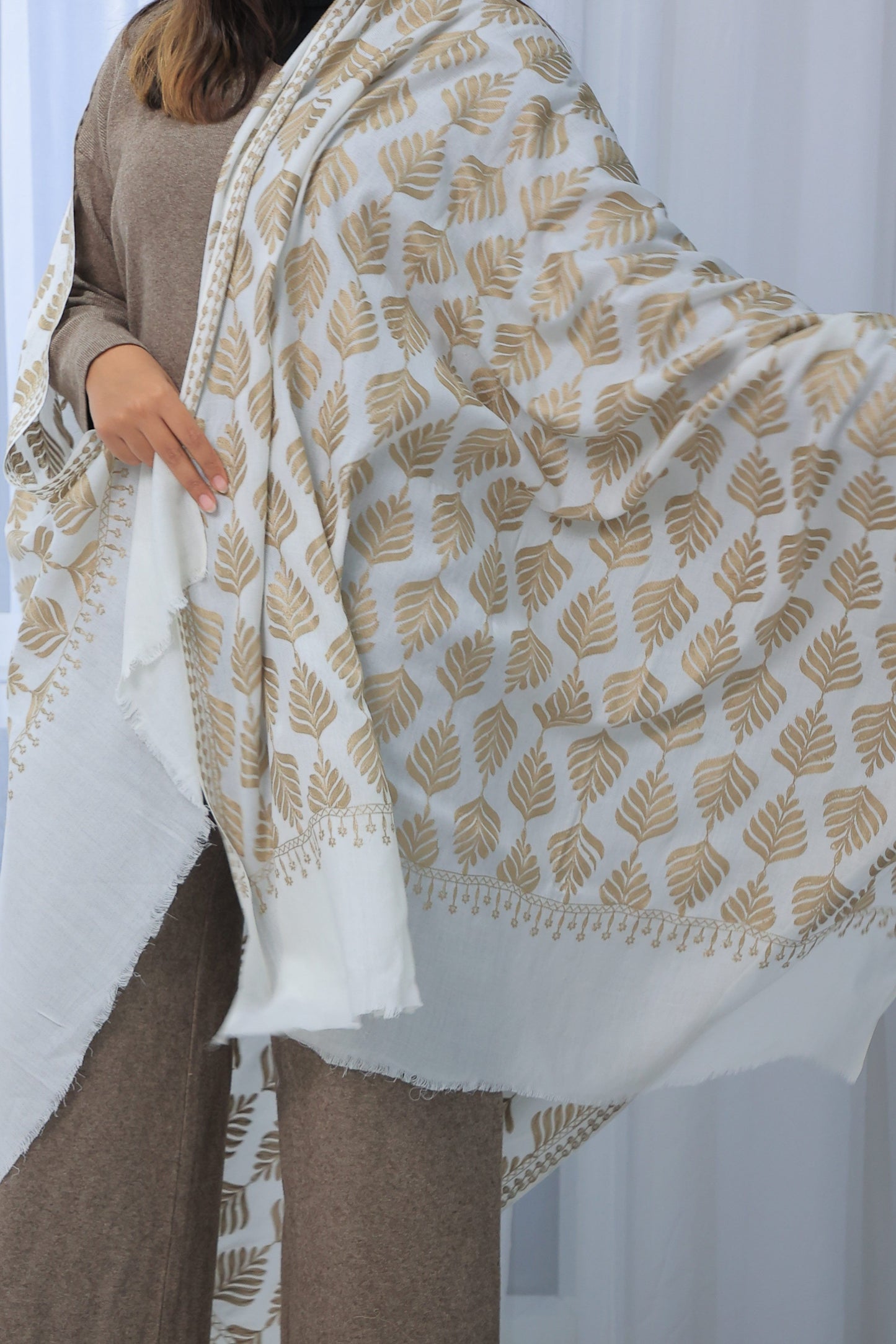 NEW Pure Elegant Luxury Beautiful Winter Shawl Shaal Classy Floral flora leaves laurel Prestigious Damask branch nature Patterns Accessories one of a kind brown white beige