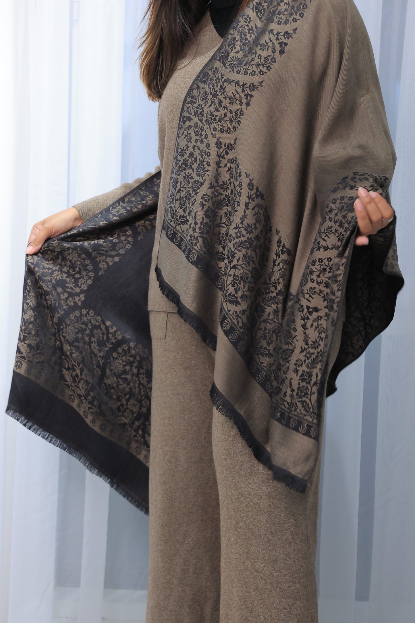 NEW Black Golden gold silver silk Clean Elegant Luxury Beautiful Winter Shawl Shaal Classy Prestigious Floral Stunning 2 sided double multipurpose style Paisley Patterns Accessories