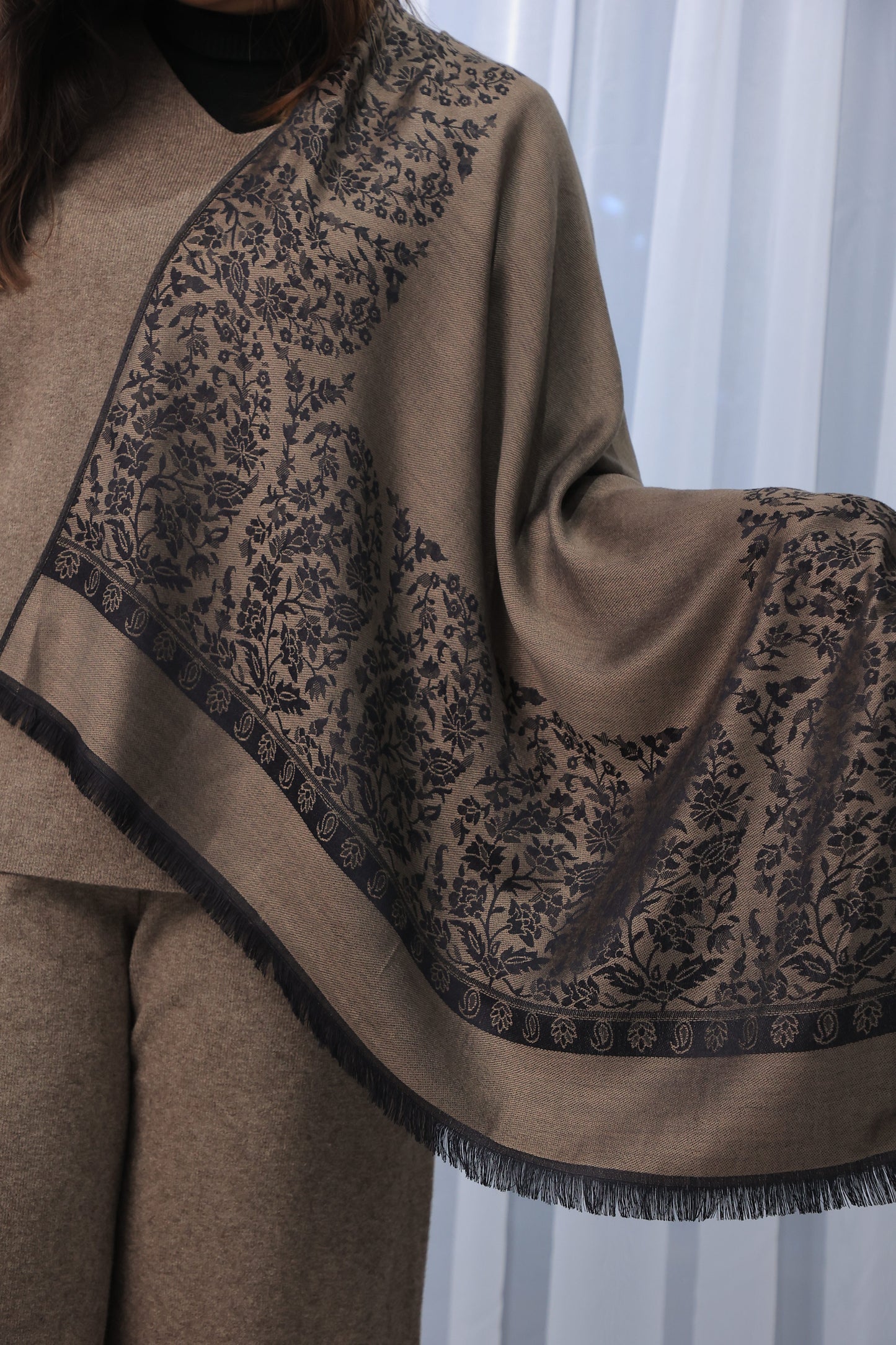 NEW Black Golden gold silver silk Clean Elegant Luxury Beautiful Winter Shawl Shaal Classy Prestigious Floral Stunning 2 sided double multipurpose style Paisley Patterns Accessories