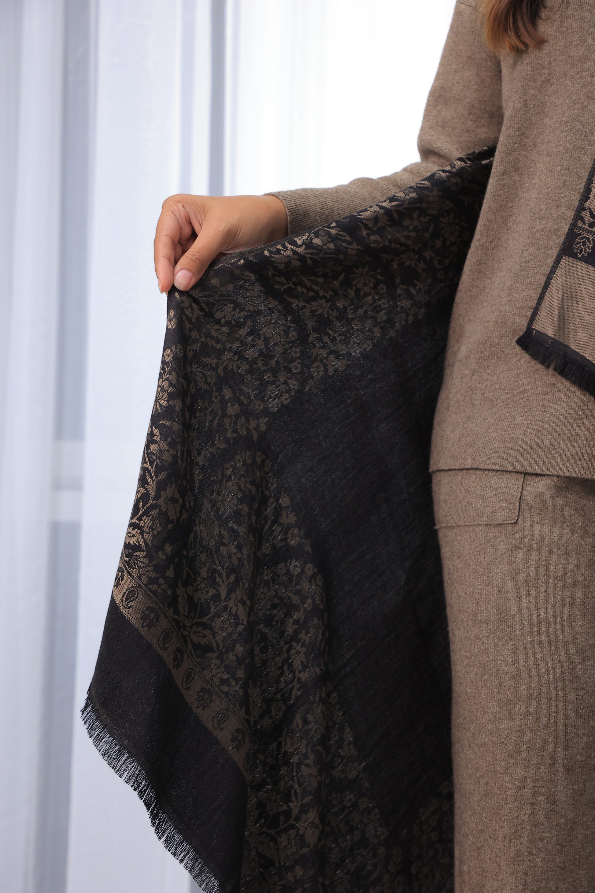 NEW Black Golden gold silver silk Clean Elegant Luxury Beautiful Winter Shawl Shaal Classy Prestigious Floral Stunning 2 sided double multipurpose style Paisley Patterns Accessories