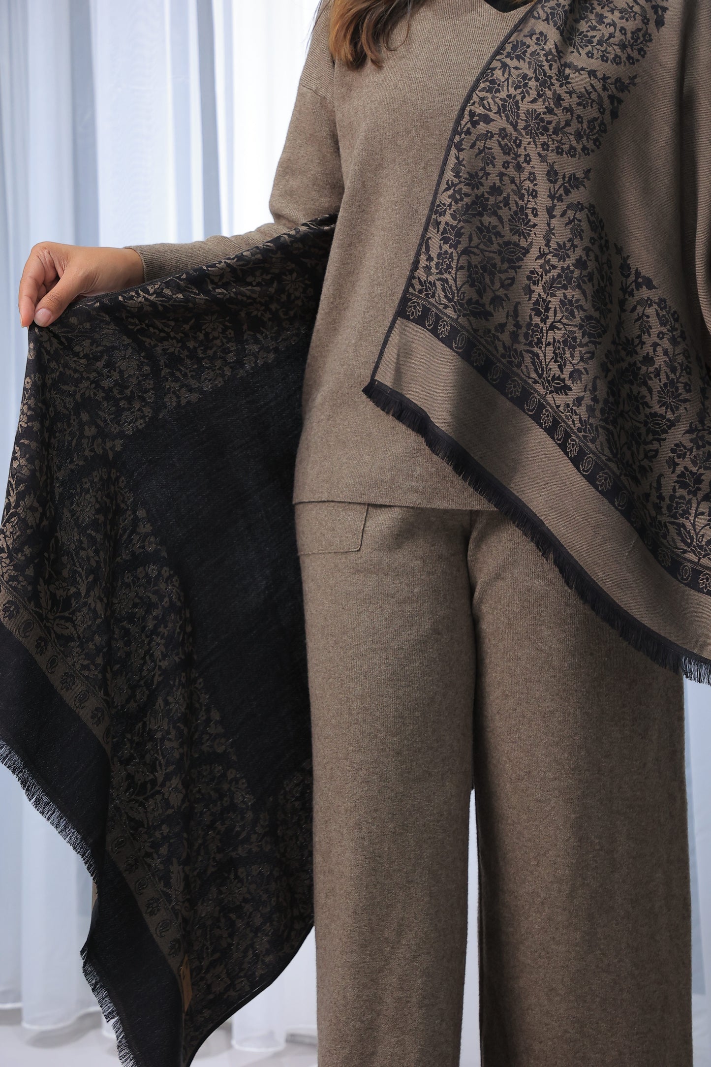 NEW Black Golden gold silver silk Clean Elegant Luxury Beautiful Winter Shawl Shaal Classy Prestigious Floral Stunning 2 sided double multipurpose style Paisley Patterns Accessories