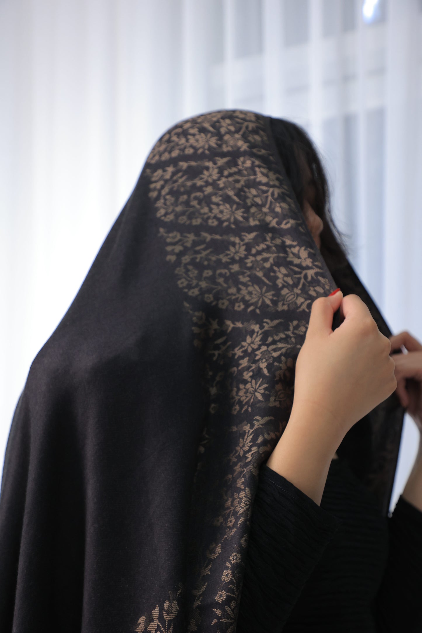NEW Black Golden gold silver silk Clean Elegant Luxury Beautiful Winter Shawl Shaal Classy Prestigious Floral Stunning 2 sided double multipurpose style Paisley Patterns Accessories