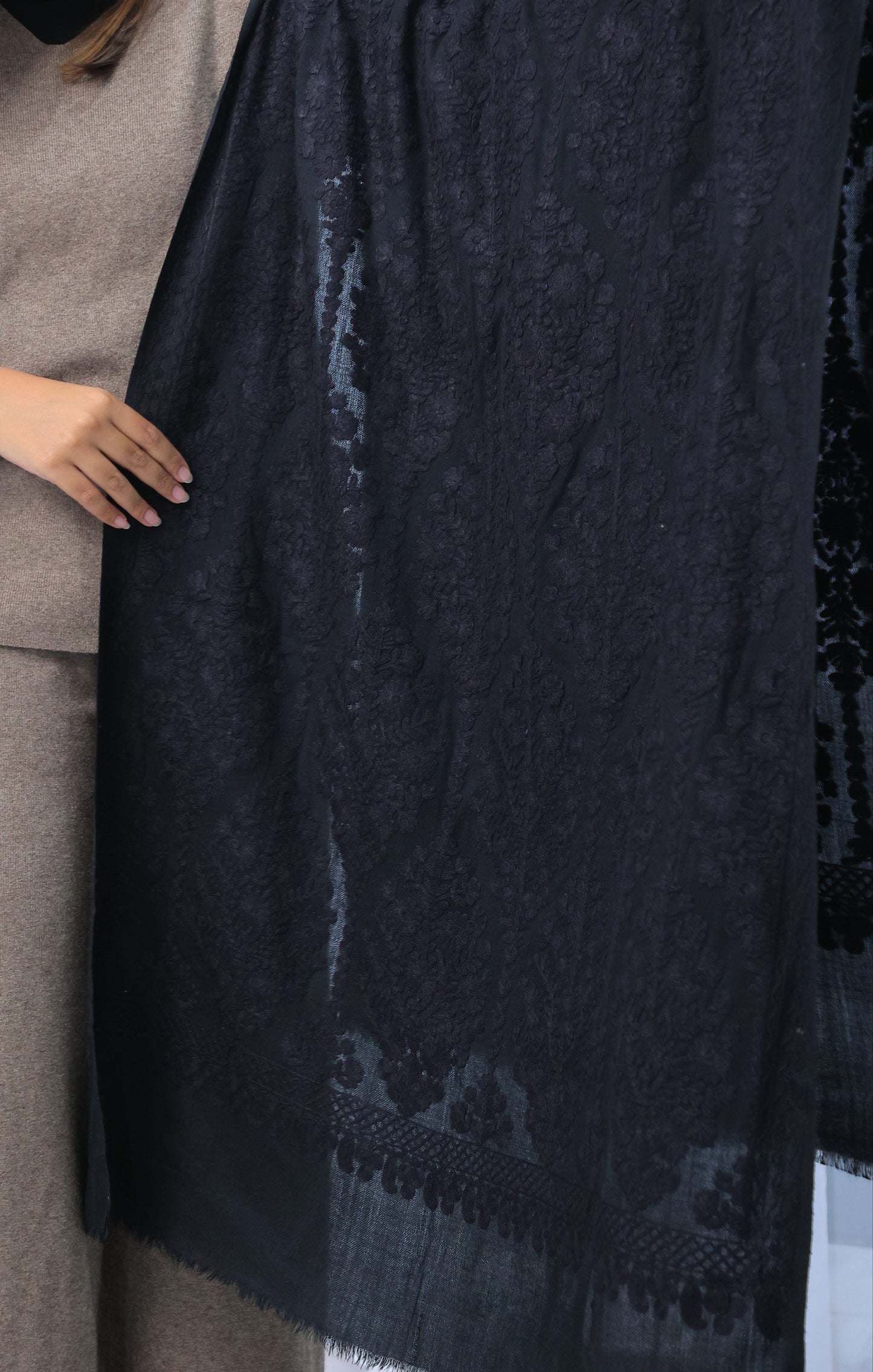 NEW Pure Black Noir Flower Elegant Luxury Beautiful Winter Shawl Shaal Classy Circle Prestigious Patterns Accessories One of A KInd