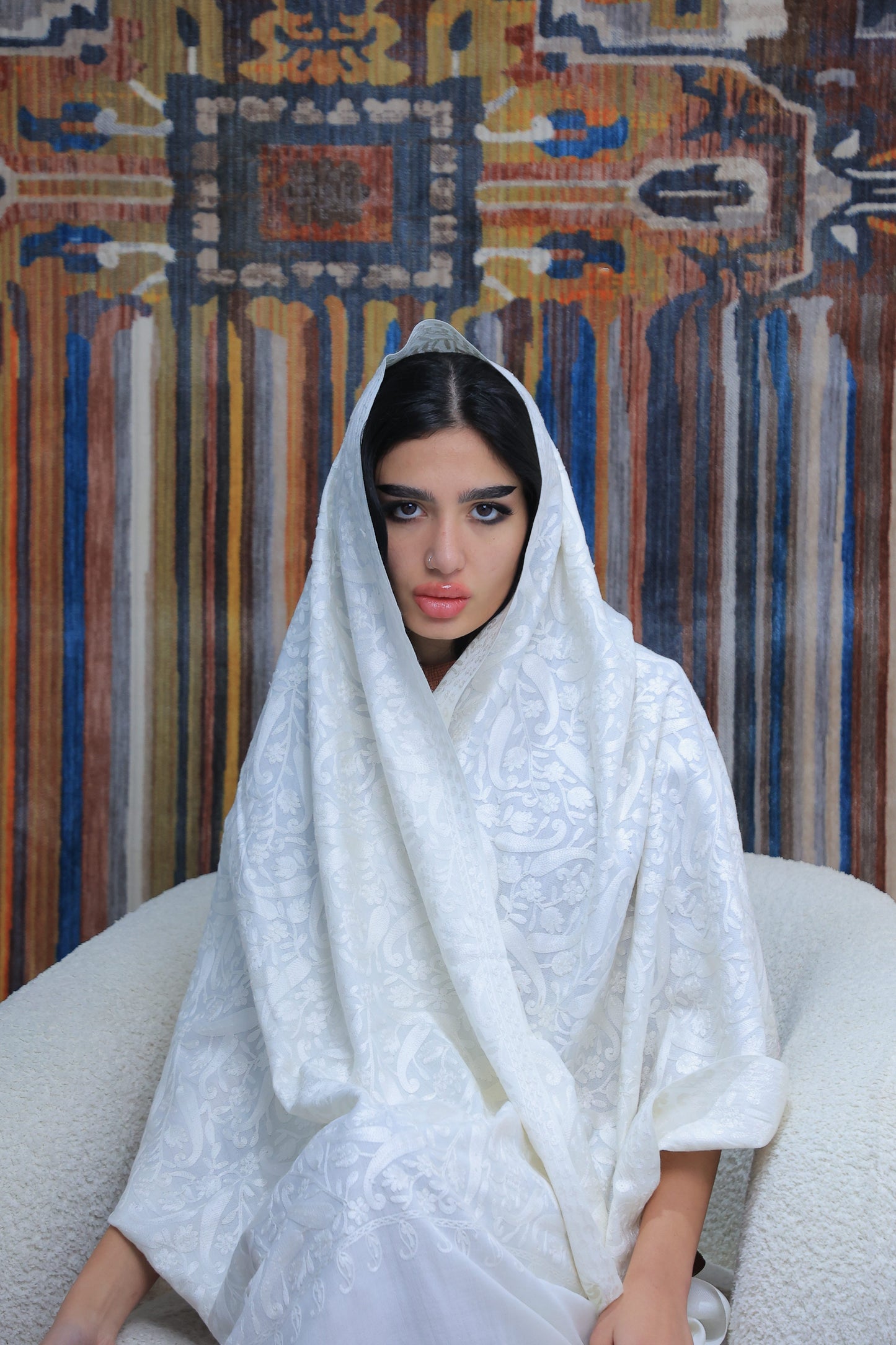 NEW Pure White Clean Elegant Luxury Beautiful Winter Shawl Shaal Classy Circle Prestigious Damask Patterns Accessories Floral Flower Bouquet Gift One of A Kind Design Rare Unique