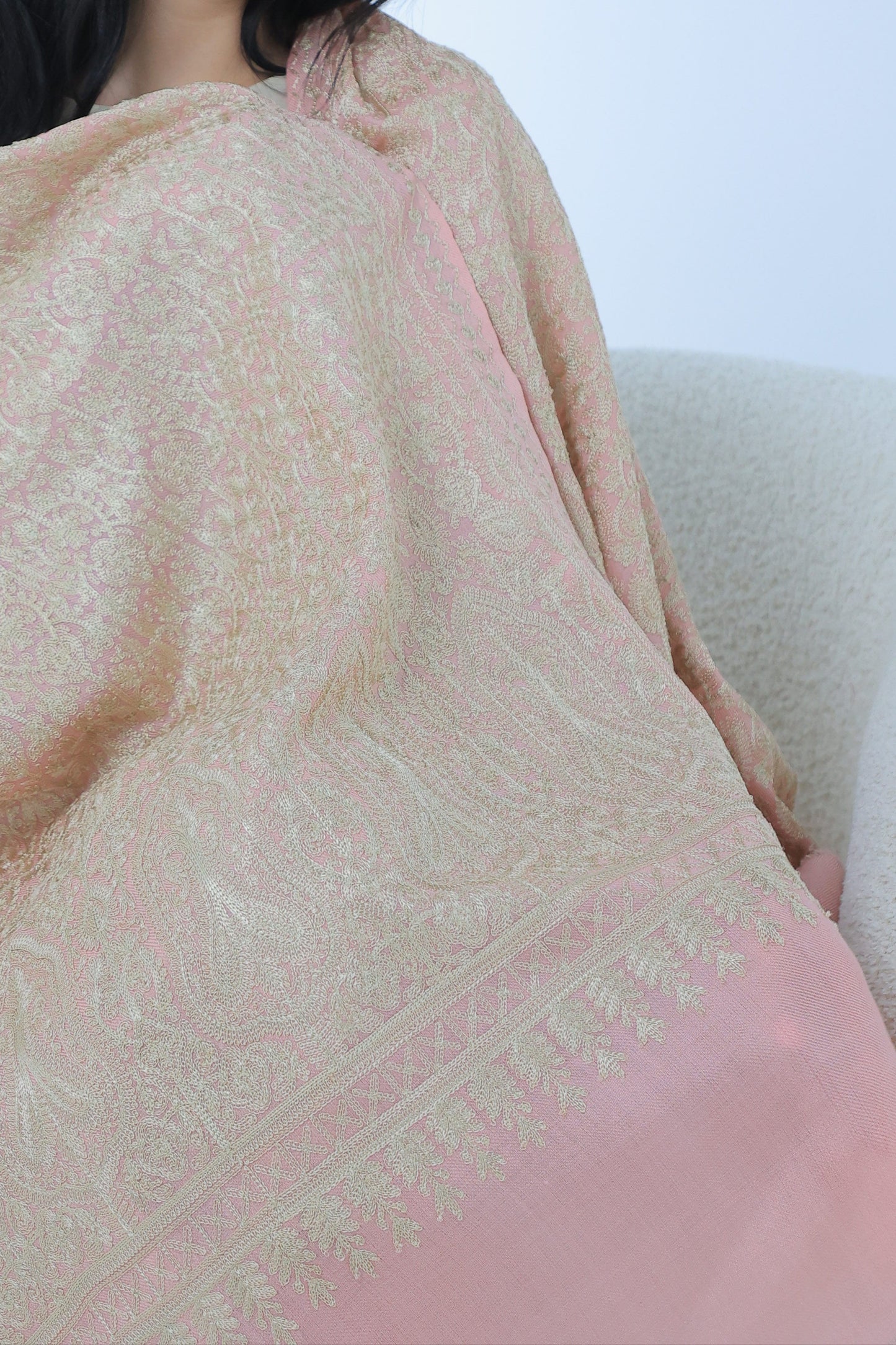 Golden white pink Elegant Shawl Beautiful Kuwait
NEW Pure Gold White Elegant Luxury Beautiful Winter Shawl Shaal Classy Circle Prestigious Floral Flowers Golden Patterns Accessories One of A kind unique gift