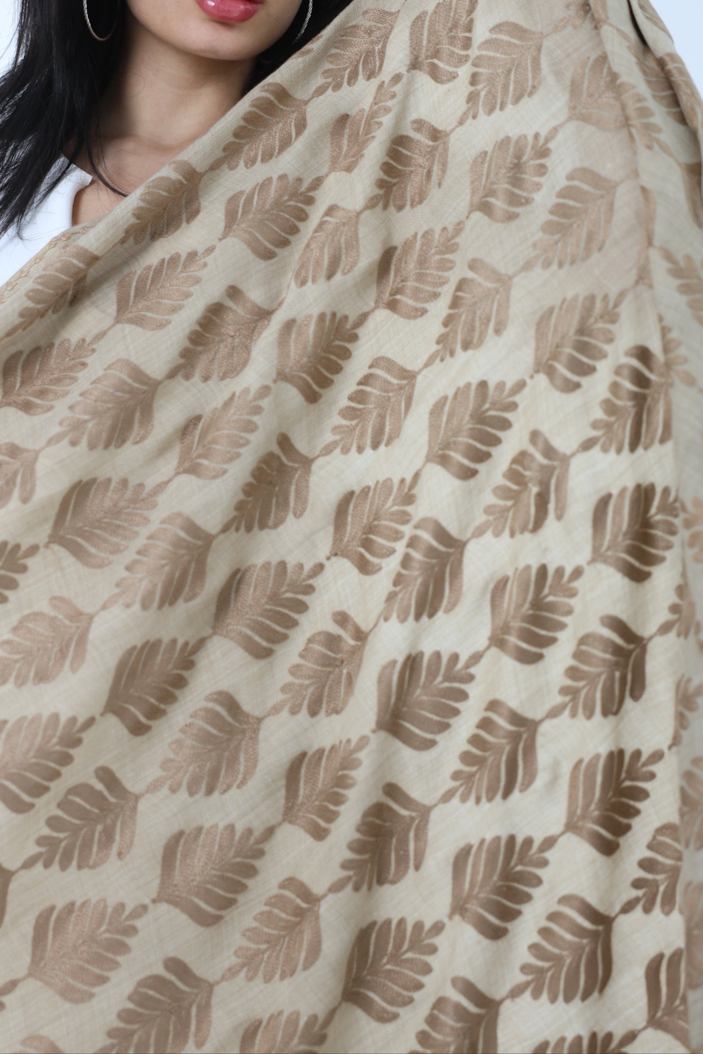 NEW Pure Elegant Luxury Beautiful Winter Shawl Shaal Classy Floral flora leaves laurel Prestigious Damask branch nature Patterns Accessories one of a kind brown white beige gold golden