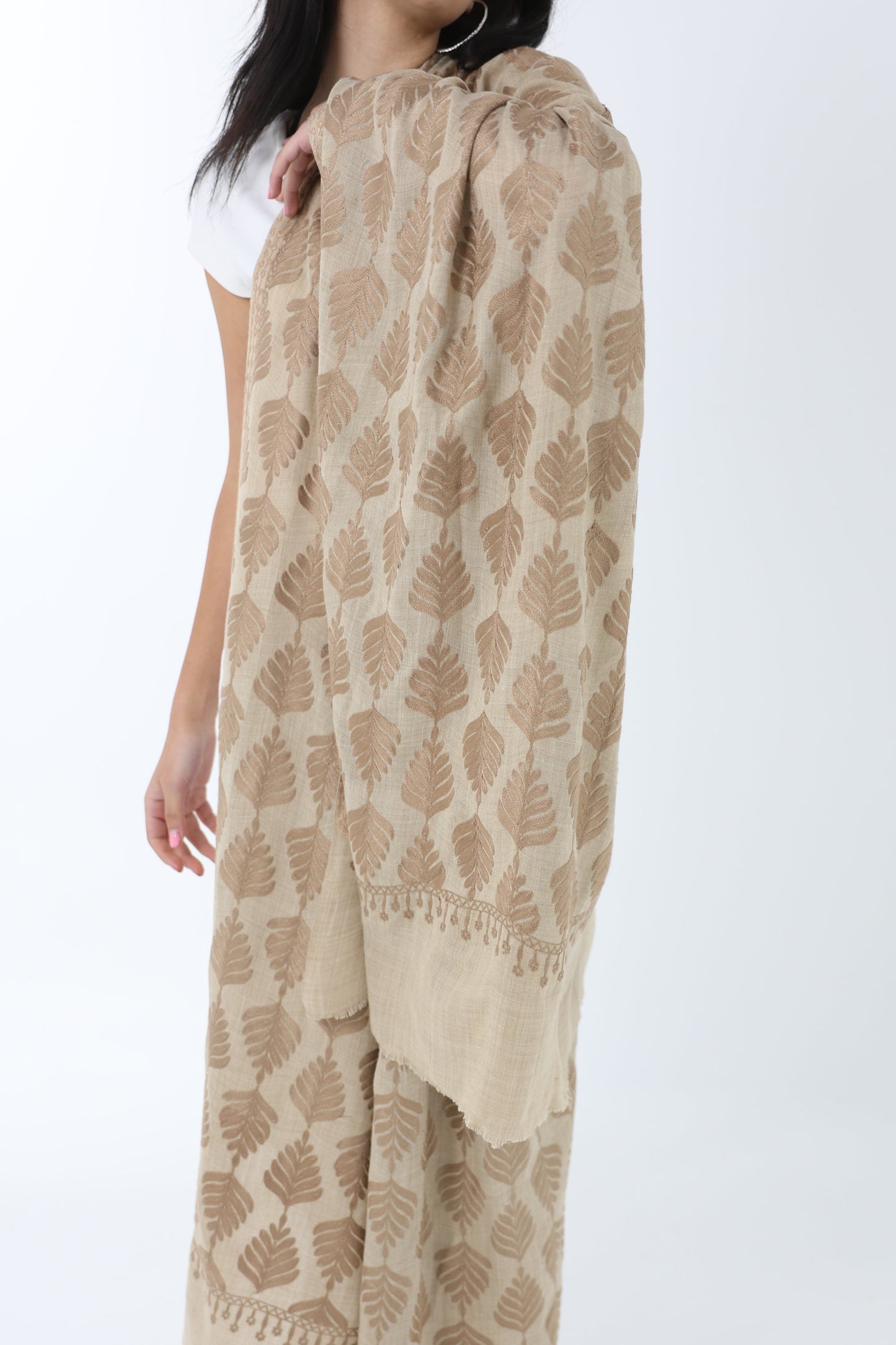 NEW Pure Elegant Luxury Beautiful Winter Shawl Shaal Classy Floral flora leaves laurel Prestigious Damask branch nature Patterns Accessories one of a kind brown white beige gold golden