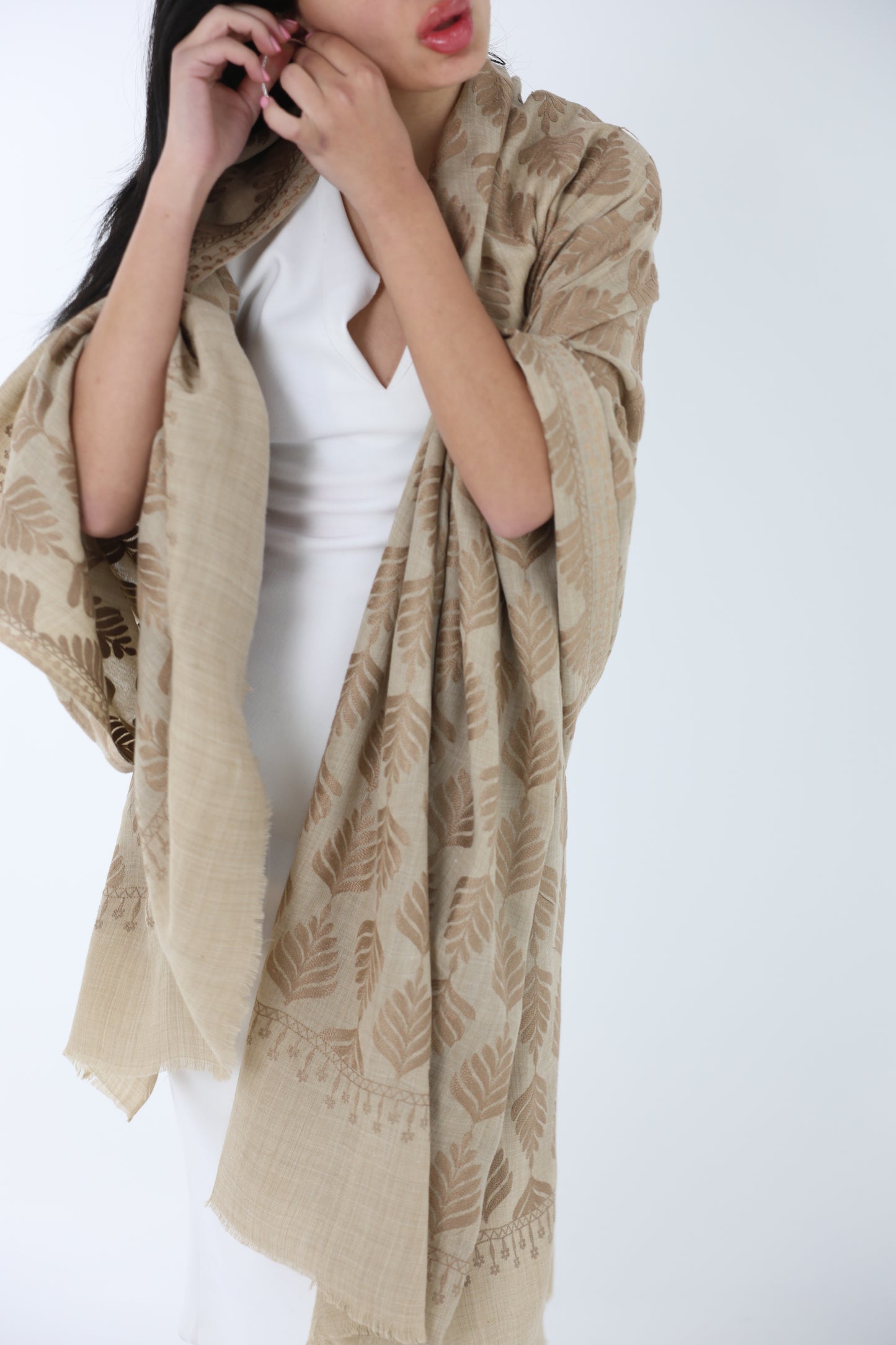 NEW Pure Elegant Luxury Beautiful Winter Shawl Shaal Classy Floral flora leaves laurel Prestigious Damask branch nature Patterns Accessories one of a kind brown white beige gold golden