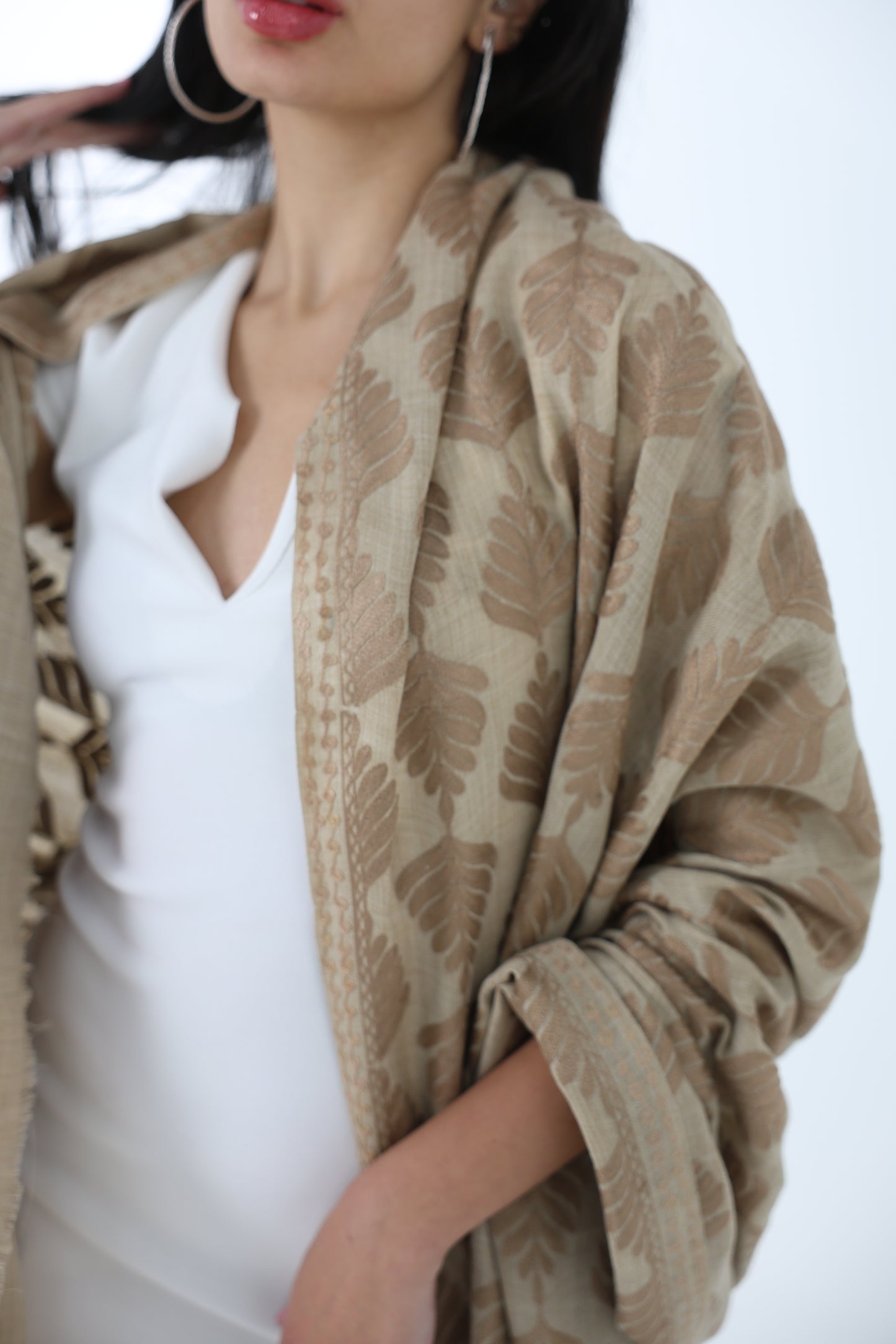 NEW Pure Elegant Luxury Beautiful Winter Shawl Shaal Classy Floral flora leaves laurel Prestigious Damask branch nature Patterns Accessories one of a kind brown white beige gold golden