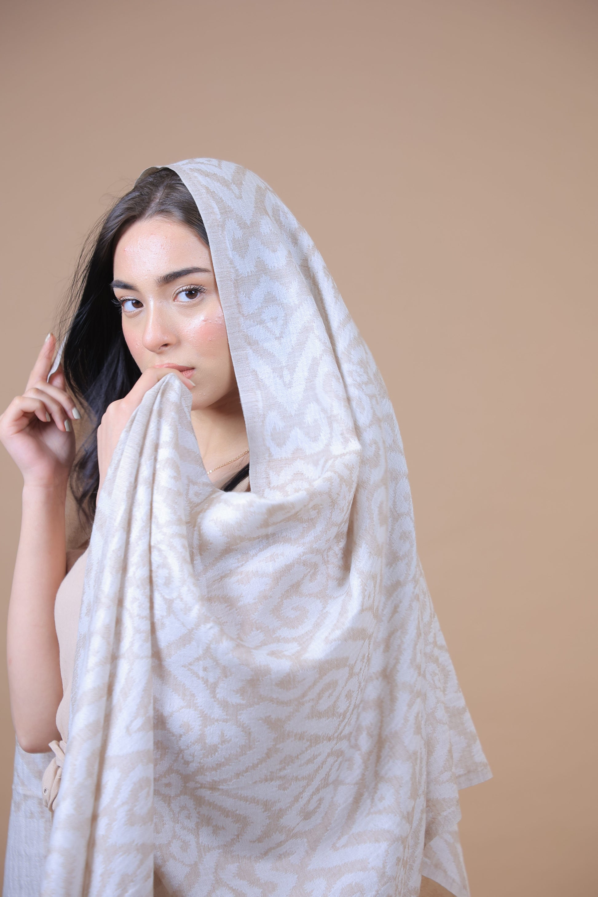 Pure Satoosh Elegant Shawl Kuwait Beautiful Timeless Accessories
NEW Pure Elegant Luxury Beautiful Winter Shawl Shaal Classy Floral flora leaves laurel Prestigious Desert waves dunes safari Patterns Accessories one of a kind brown white beige Pure Satoosh