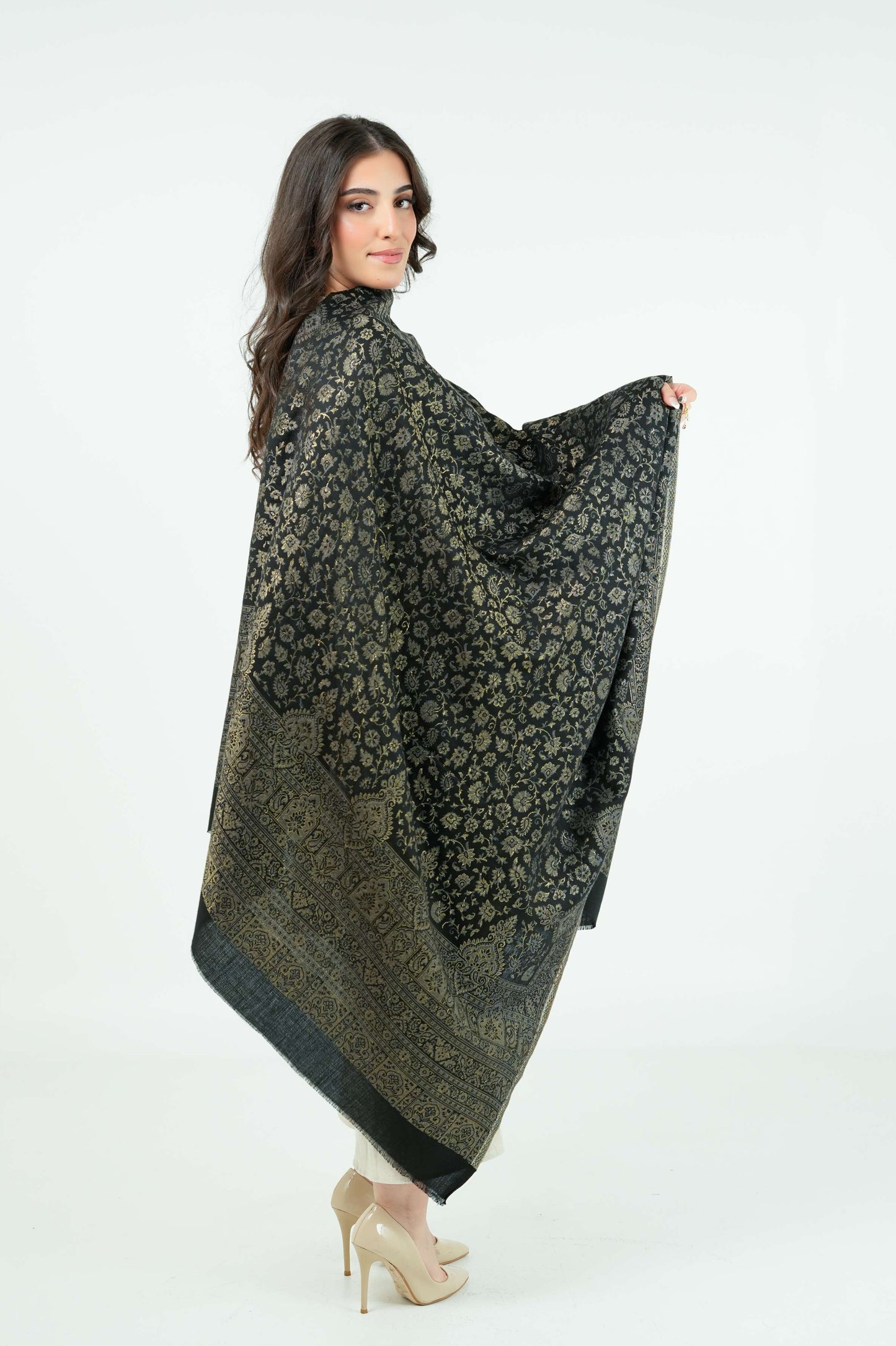 غولدن فلورا  (كاني ساتوش) 