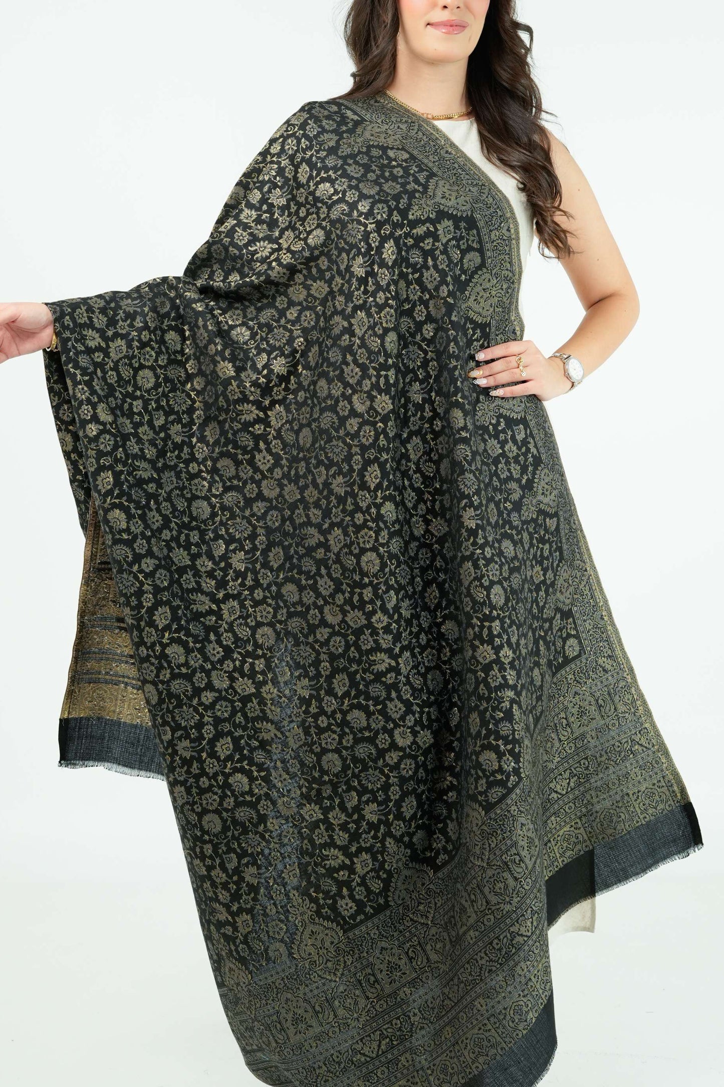 غولدن فلورا  (كاني ساتوش) 