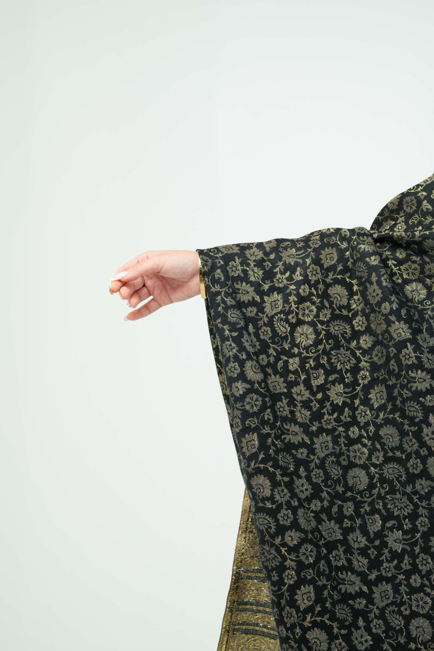 غولدن فلورا  (كاني ساتوش) 