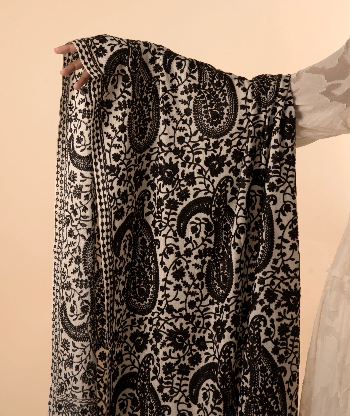 luxury black and white elegant shawls accessories stylish statement piece in Kuwait