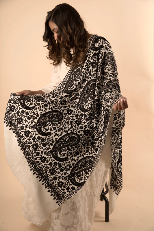 luxury black and white elegant shawls accessories stylish statement piece in Kuwait